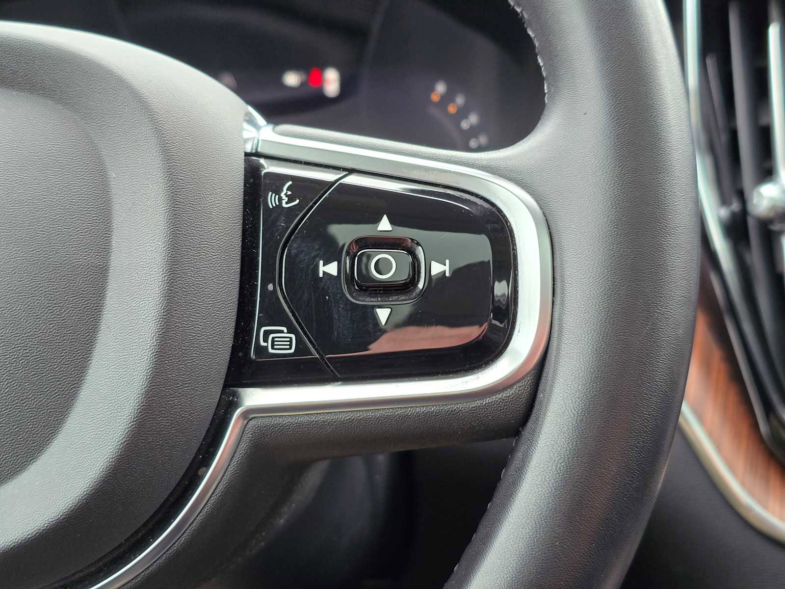 Certified 2023 Volvo XC60 B5 Ultimate image 29