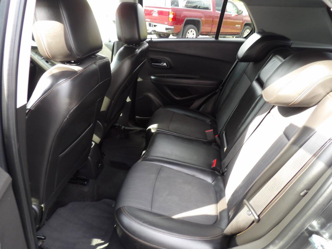 Used 2018 Chevrolet Trax LT w/ LT Convenience Package FWD image 18