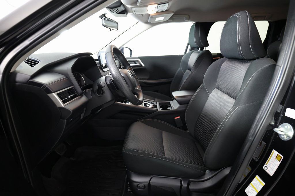 Used 2024 Mitsubishi Outlander ES image 16