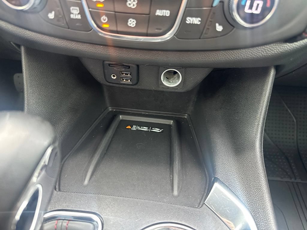 Used 2023 Chevrolet Traverse RS w/ LPO, Floor Liner Package FWD image 40