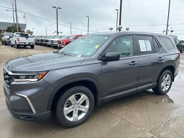 Used 2023 Honda Pilot LX image 3