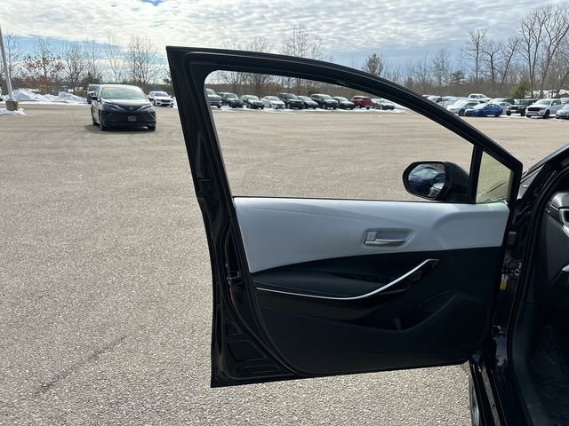 Certified 2025 Toyota Corolla XSE image 25