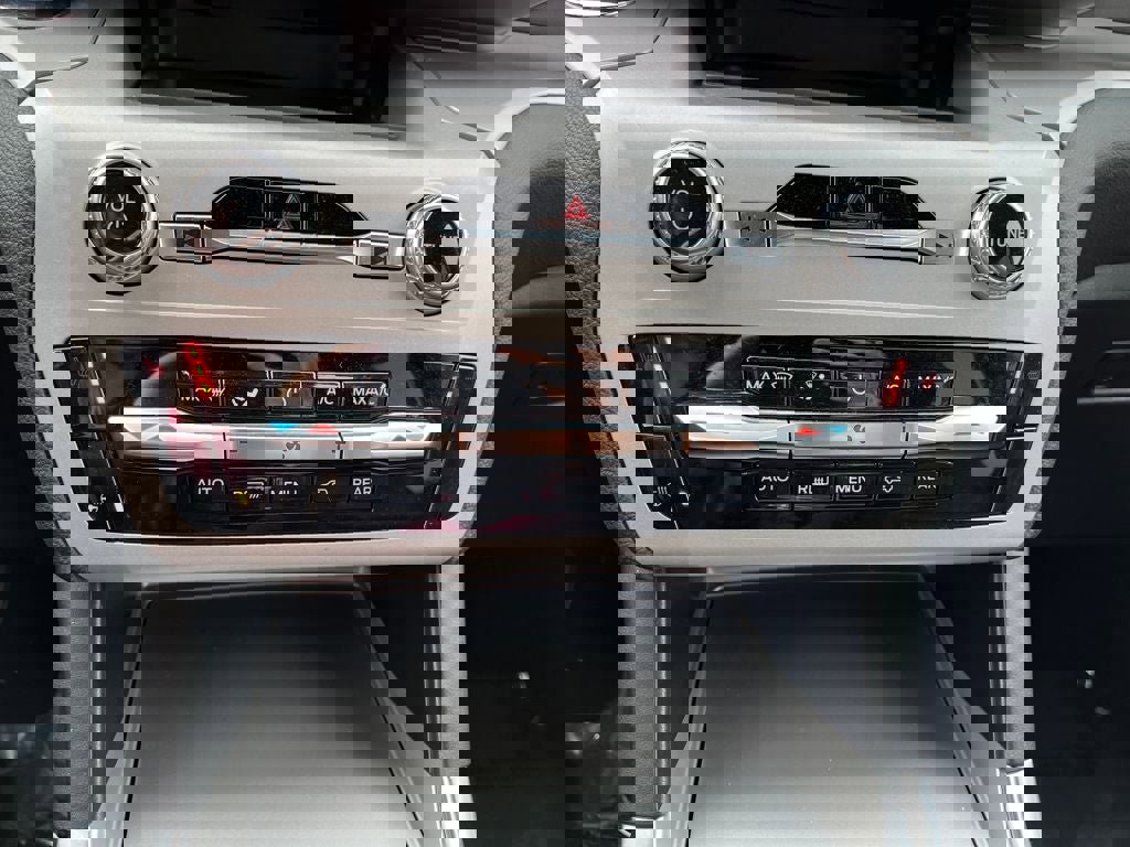 Used 2023 Ford Explorer XLT w/ Equipment Group 202A image 19