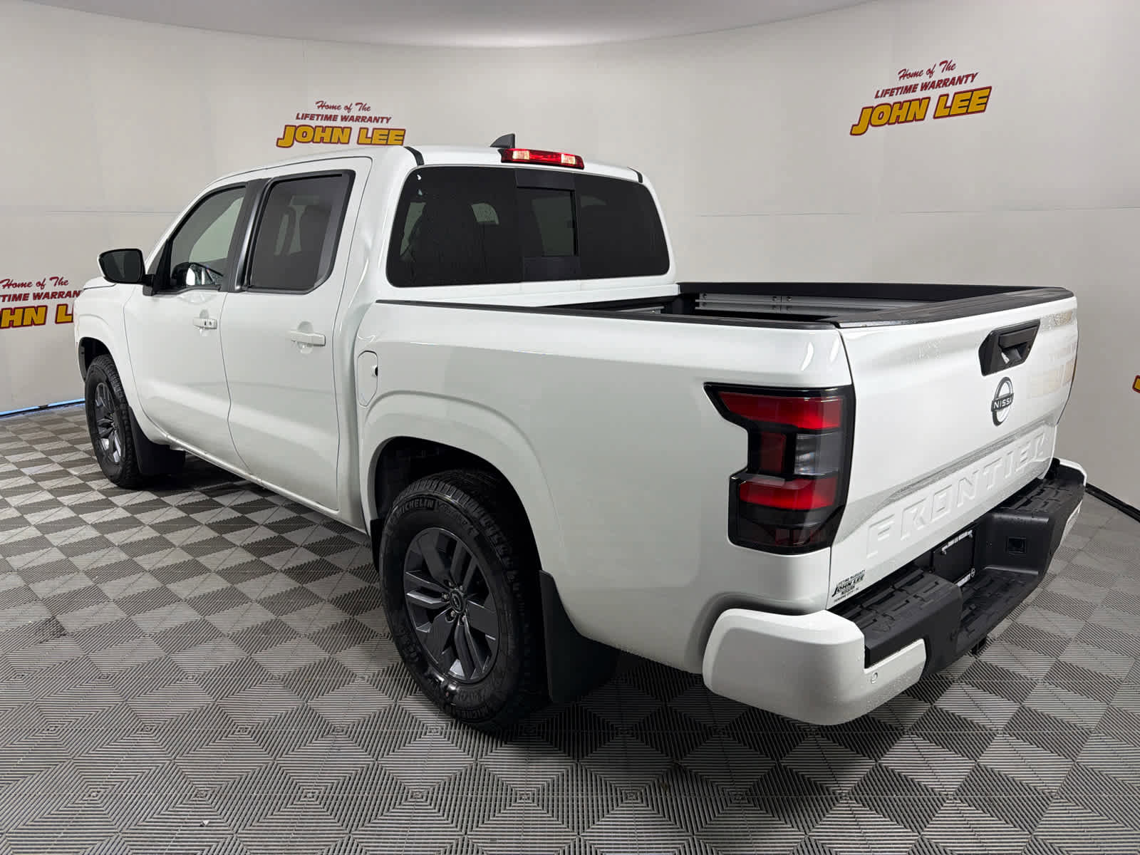 New 2025 Nissan Frontier SV w/ SV Convenience Package image 3