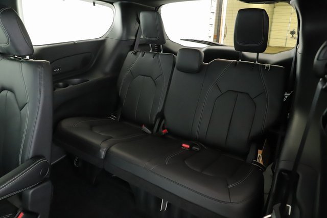 New 2026 Chrysler Pacifica Select image 33