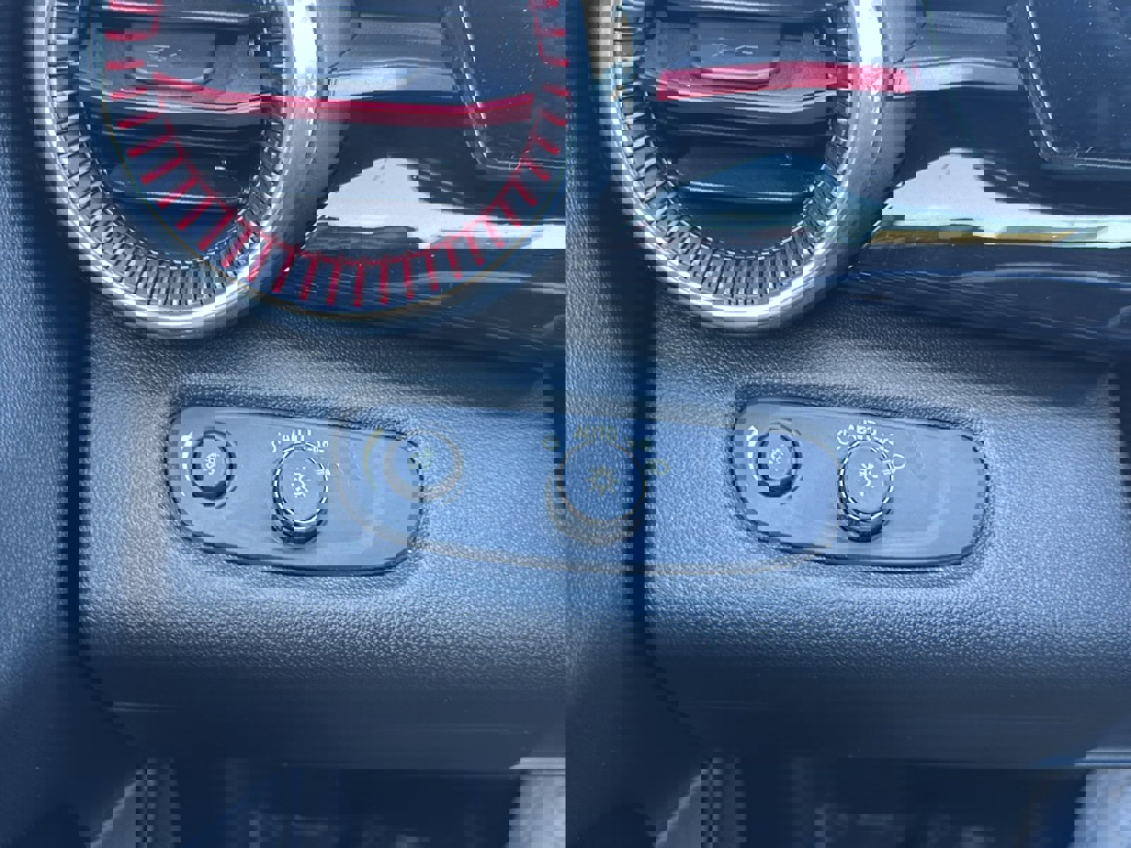 Used 2024 Chevrolet Trax RS w/ Driver Confidence Package image 25