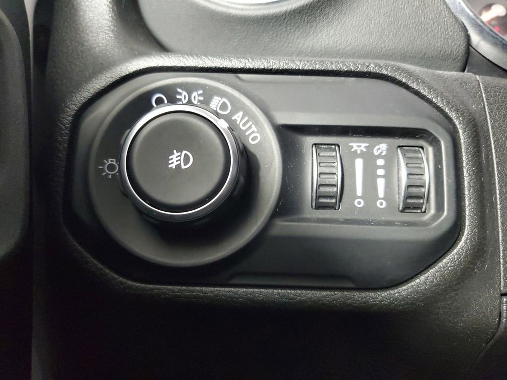 Used 2020 Jeep Wrangler Unlimited Sahara image 32