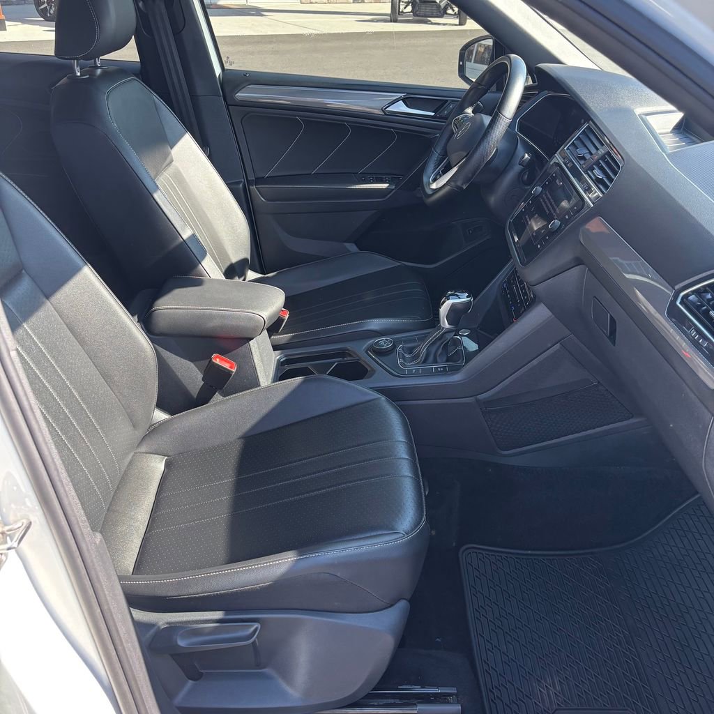Used 2022 Volkswagen Tiguan SE R-Line AWD/4WD image 17