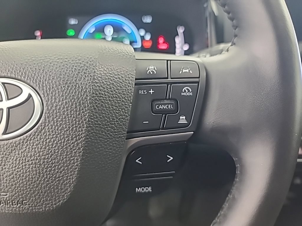 Used 2025 Toyota Camry LE AWD/4WD image 30