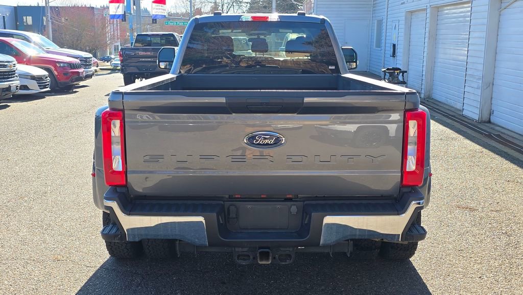 Used 2024 Ford F350 XLT image 4