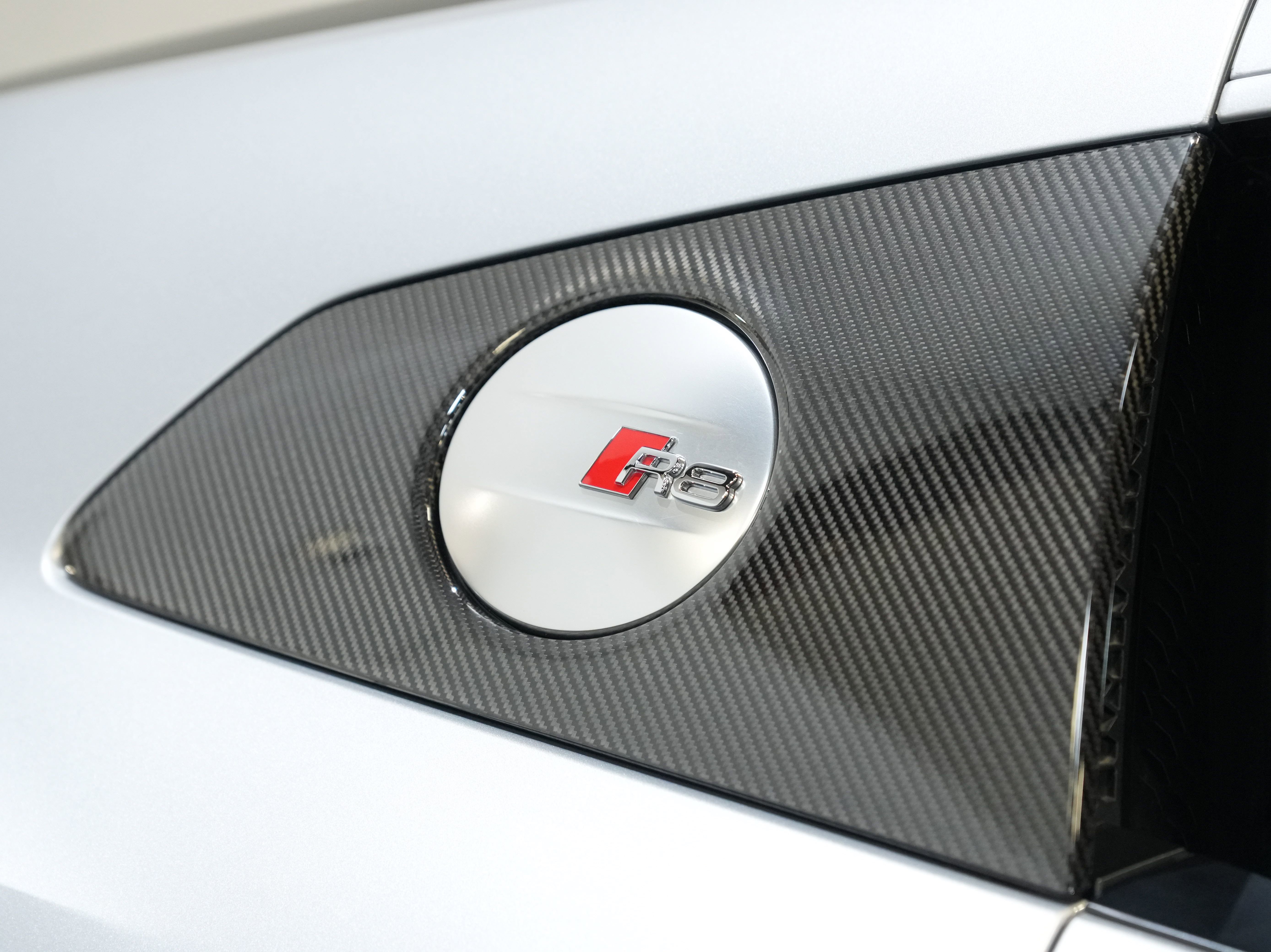Used 2017 Audi R8 V10 w/ Carbon Exterior Package AWD/4WD image 14