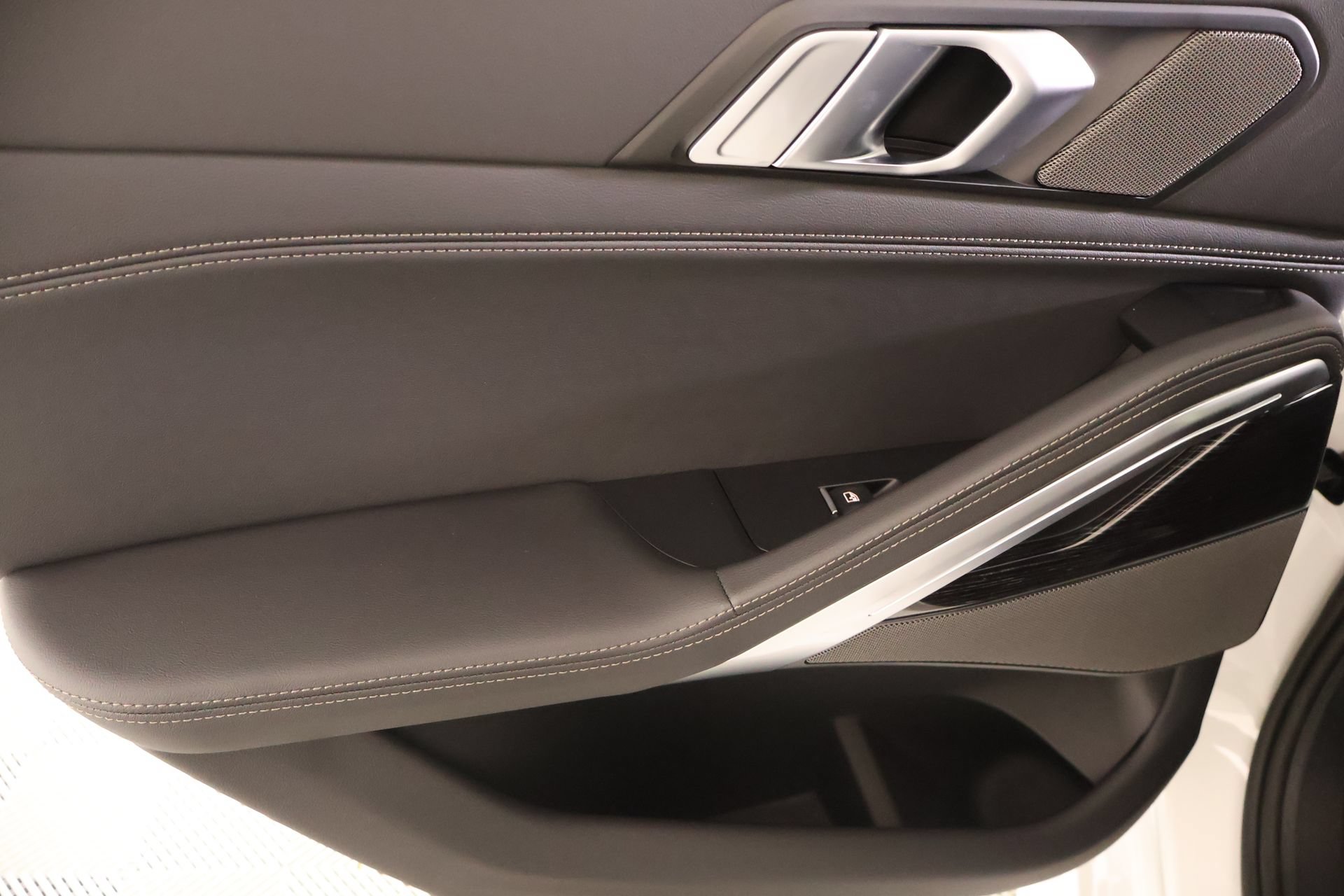New 2027 BMW X6 xDrive40i AWD/4WD image 17