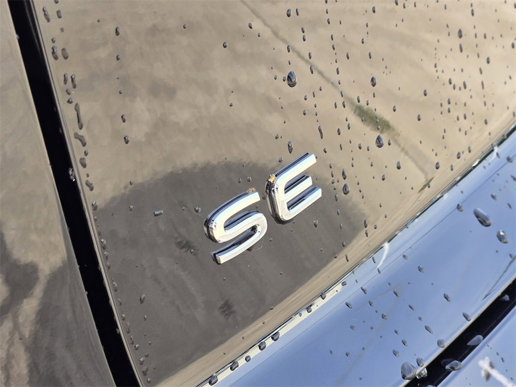 New 2026 Volkswagen Atlas Cross Sport SE image 9