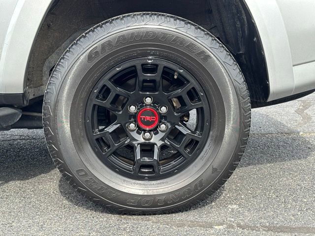 Used 2021 Toyota 4Runner TRD Off-Road Premium w/ Moonroof Package AWD/4WD image 6