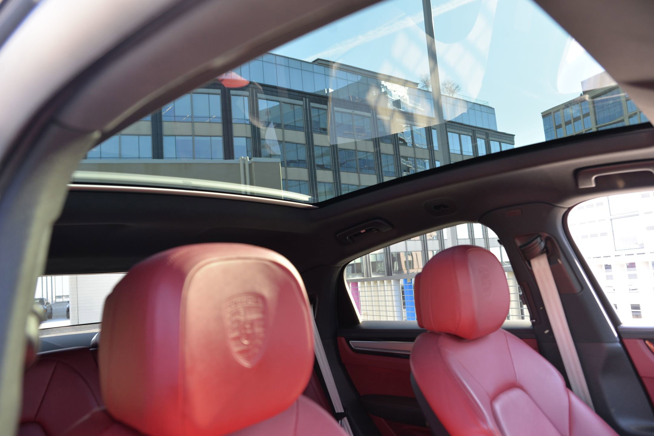 Certified 2023 Porsche Cayenne Platinum Edition image 15