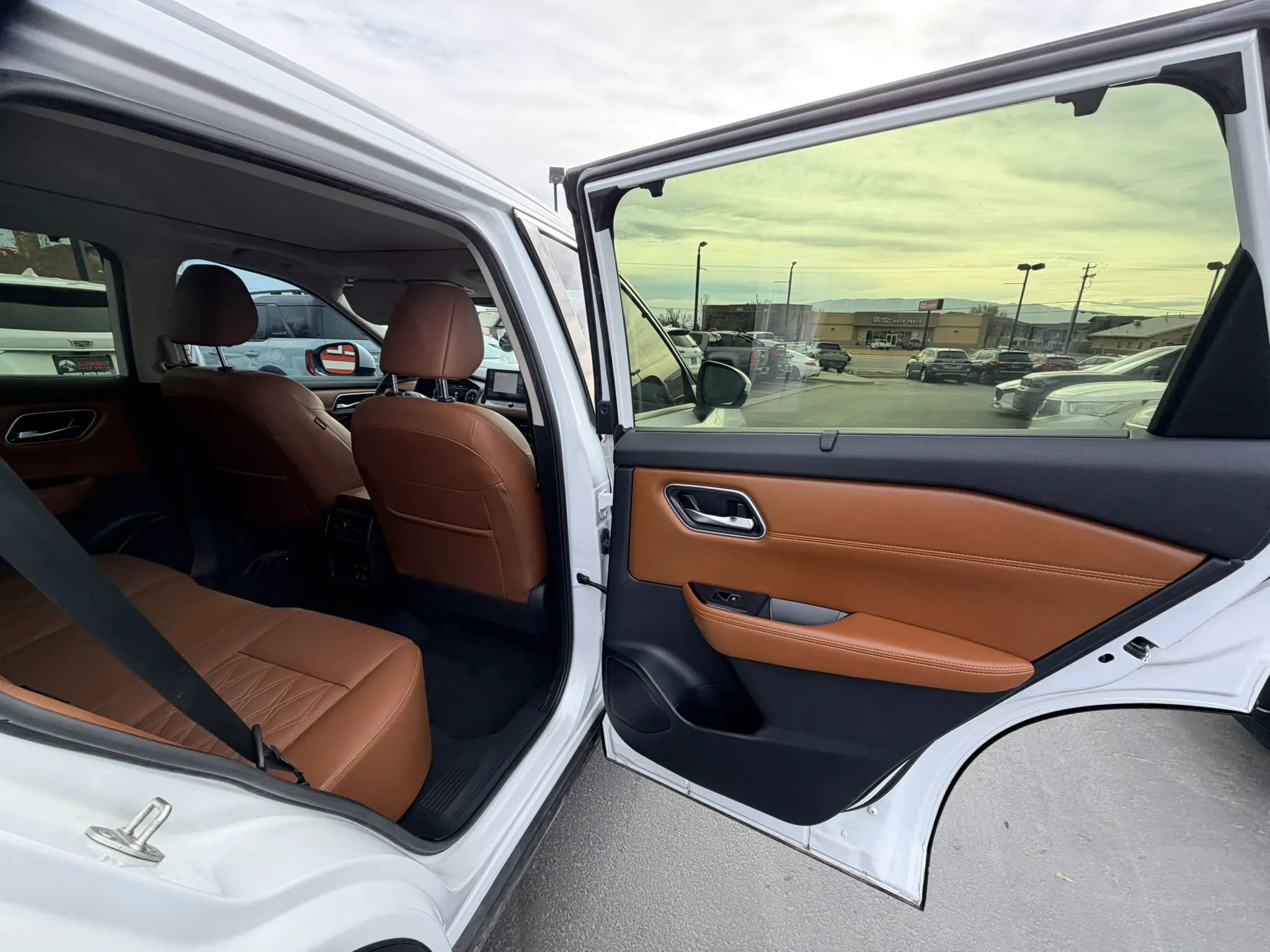 Used 2024 Nissan Rogue Platinum w/ Platinum Premium Package image 32