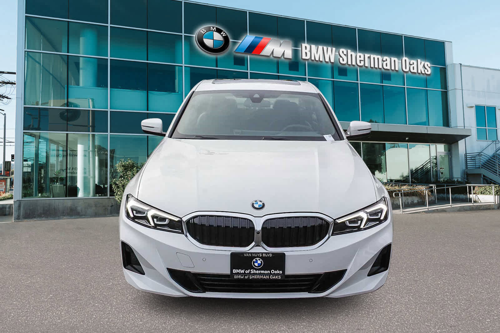 Used 2025 BMW 330i Sedan w/ Convenience Package image 2