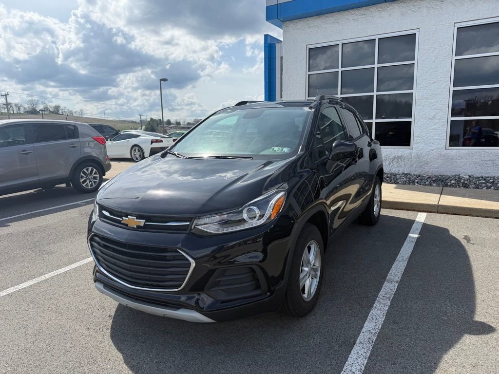 Certified 2022 Chevrolet Trax LT w/ LT Convenience Package image 1