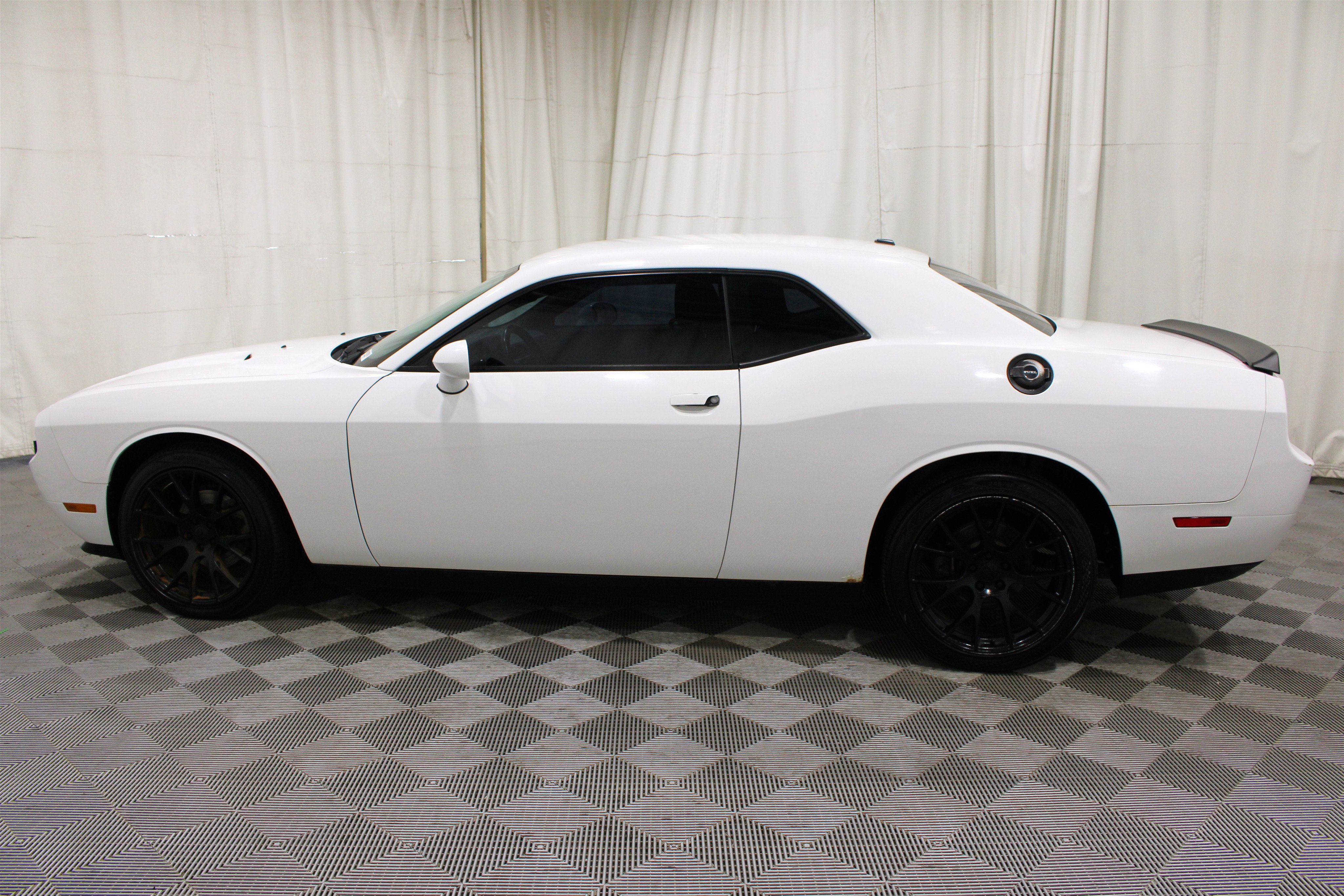 Used 2014 Dodge Challenger SXT RWD image 25