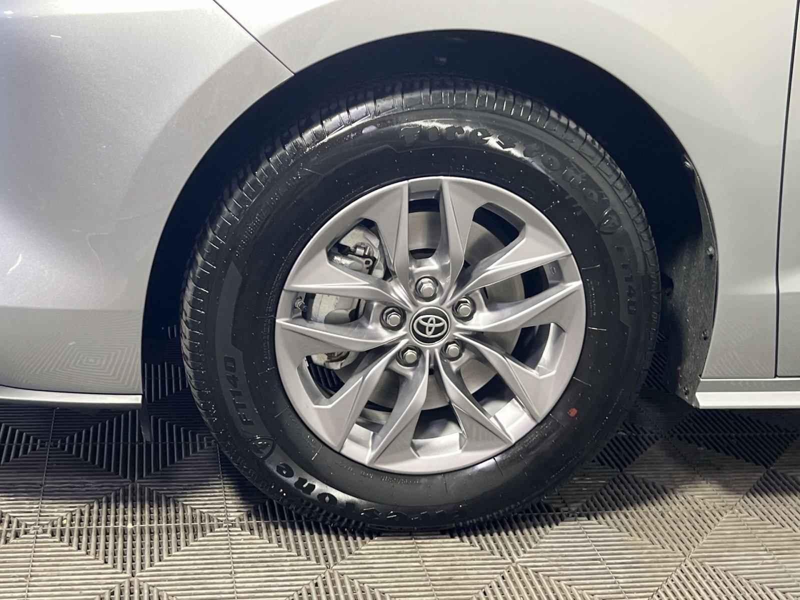 Used 2025 Toyota Sienna XLE image 13