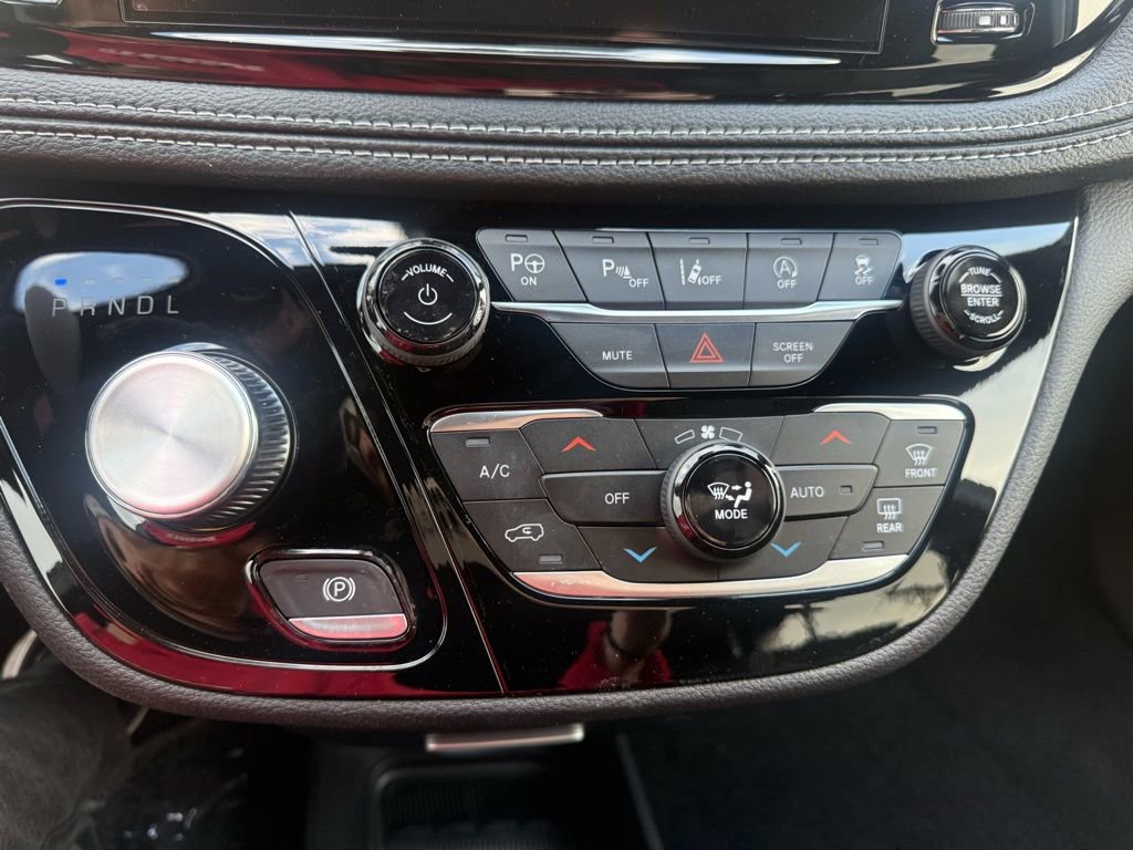 New 2025 Chrysler Pacifica Select FWD image 60