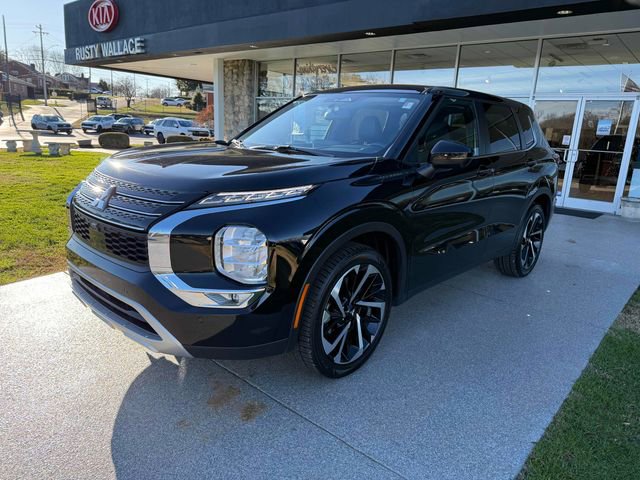 Used 2024 Mitsubishi Outlander SE image 3