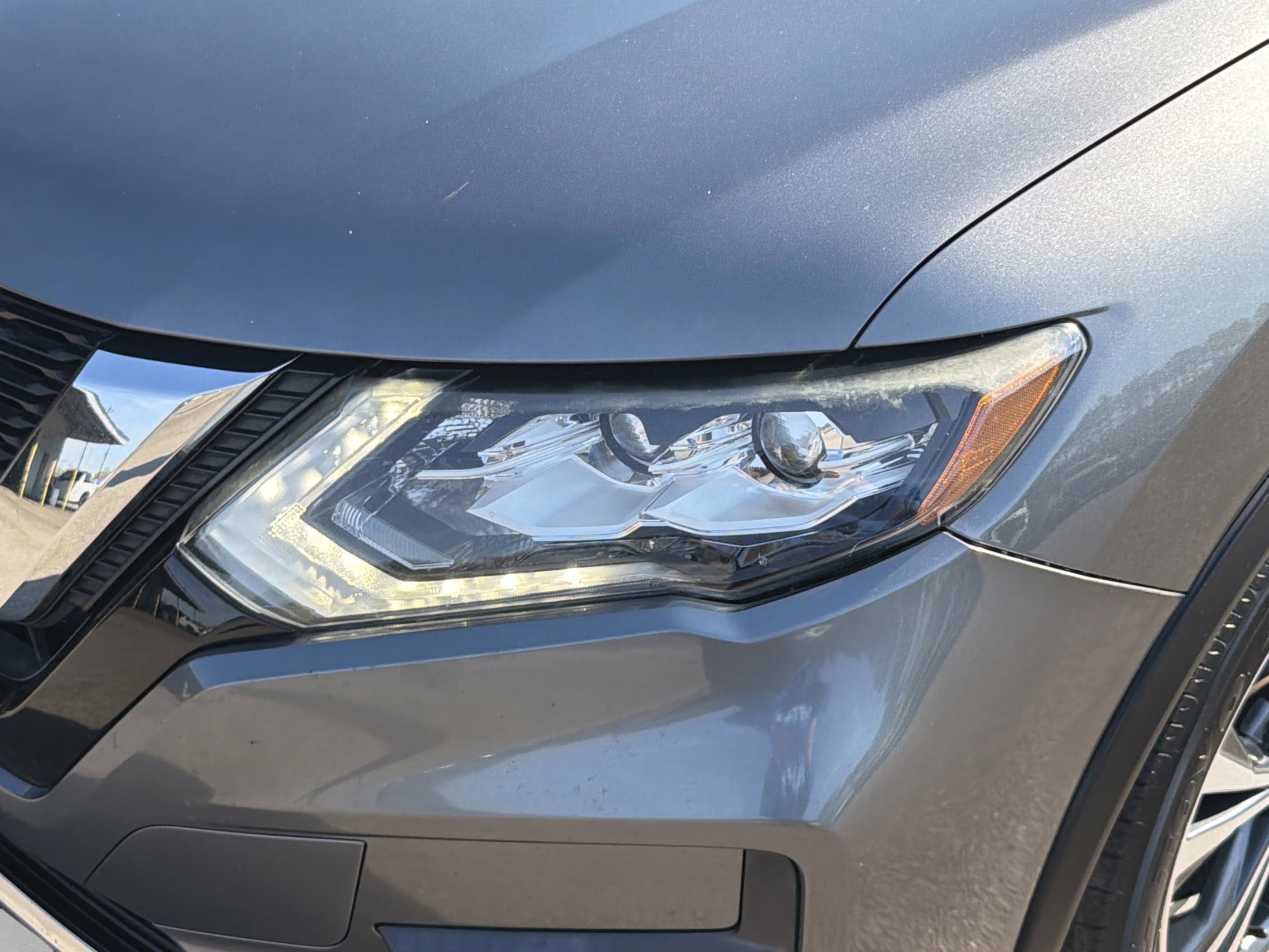 Used 2018 Nissan Rogue SL w/ Premium Package image 10