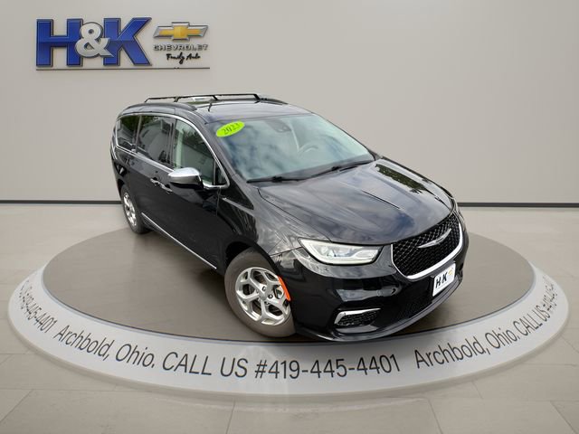 Used 2023 Chrysler Pacifica Limited FWD image 2