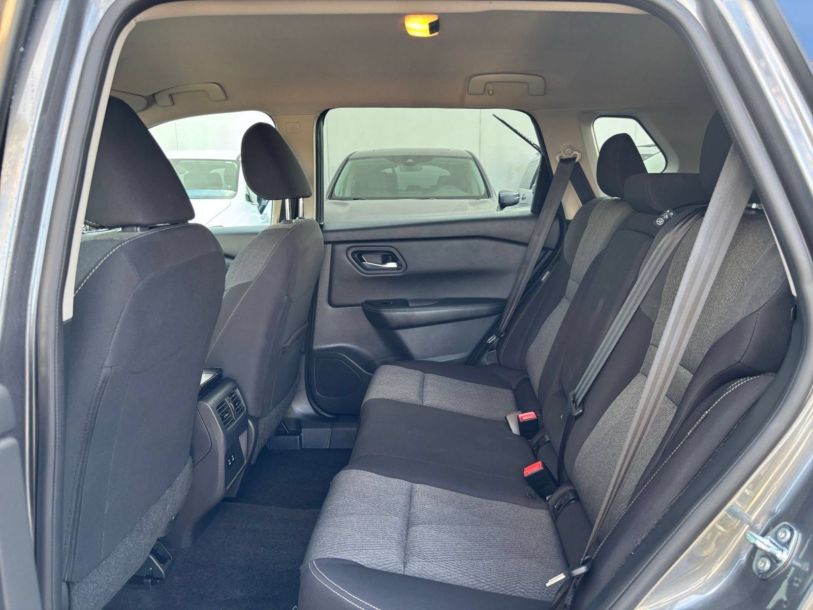 Used 2025 Nissan Rogue SV FWD image 27