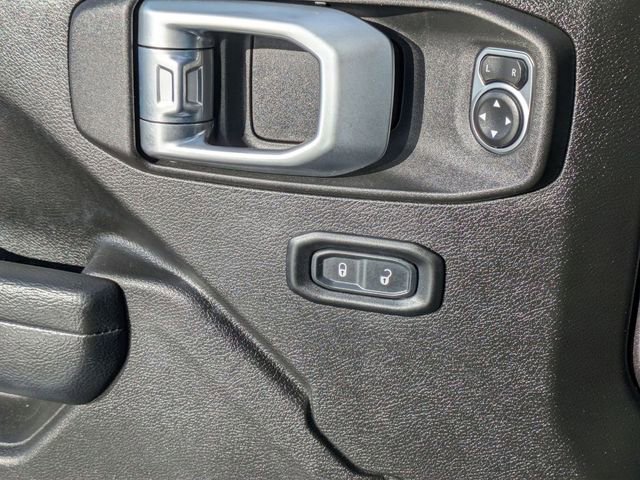 Used 2022 Jeep Wrangler Unlimited Rubicon AWD/4WD image 14