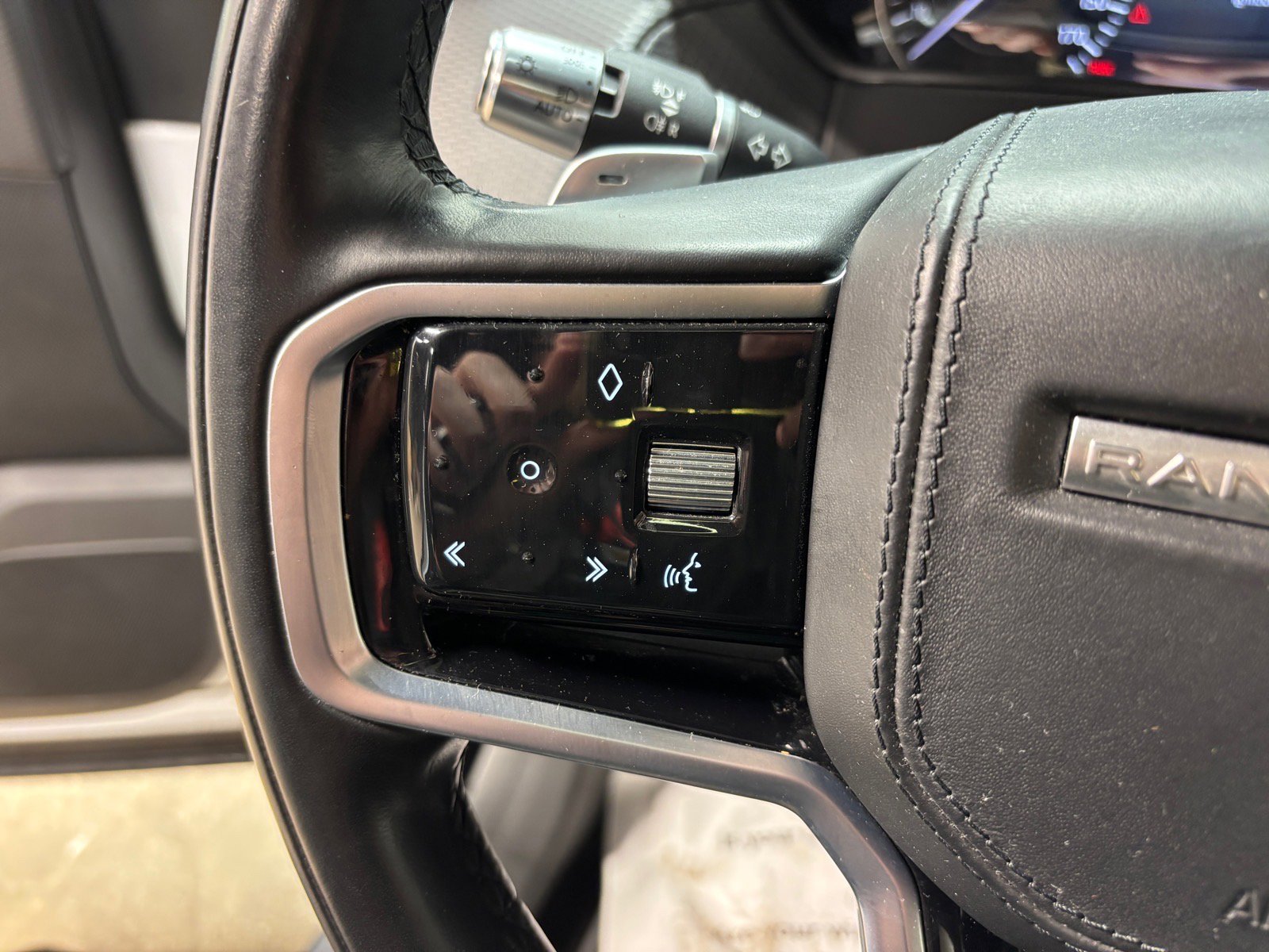 Used 2022 Land Rover Range Rover Velar R-Dynamic S AWD/4WD image 21