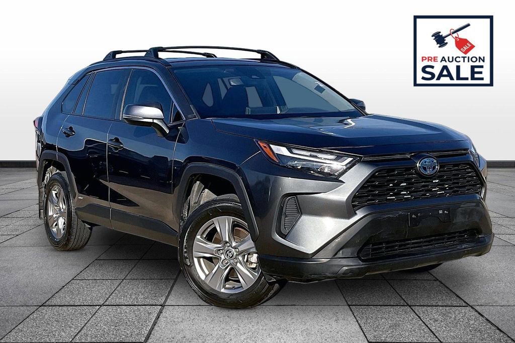 Used 2024 Toyota RAV4 XLE AWD/4WD image 2