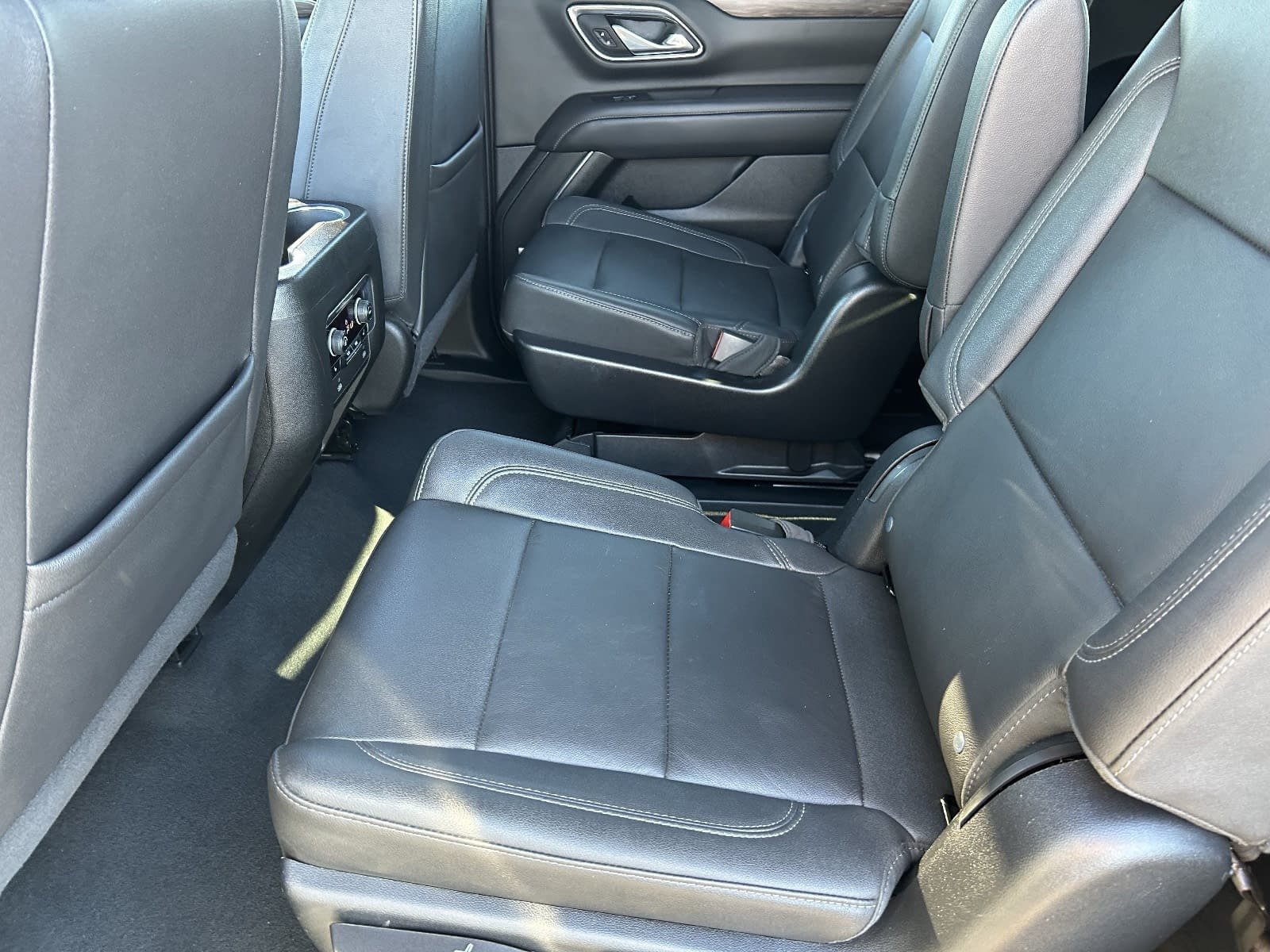 Used 2023 Chevrolet Tahoe Z71 w/ Luxury Package AWD/4WD image 20