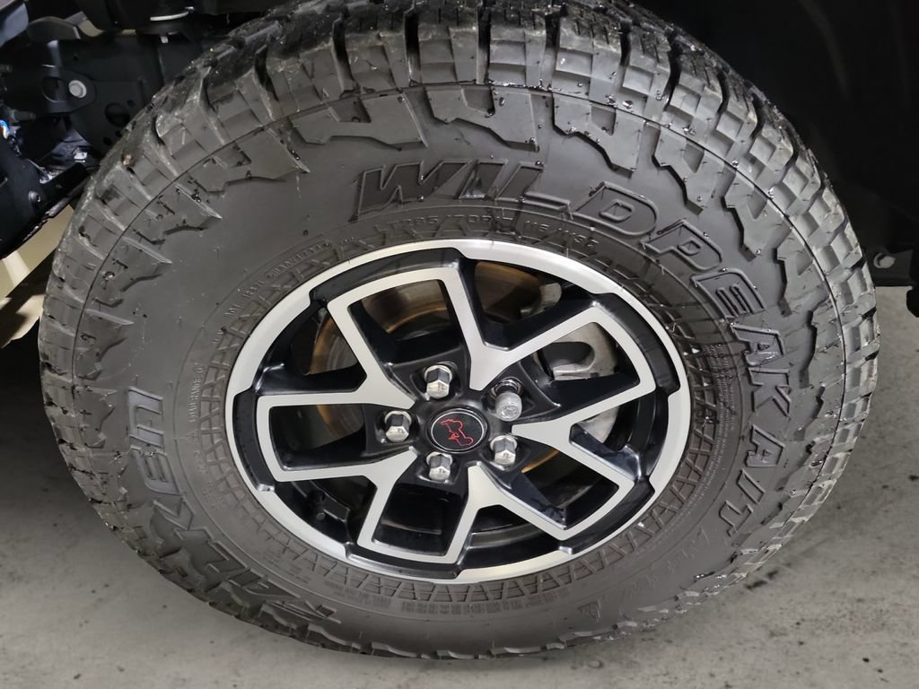 Used 2025 Jeep Gladiator Rubicon AWD/4WD image 6