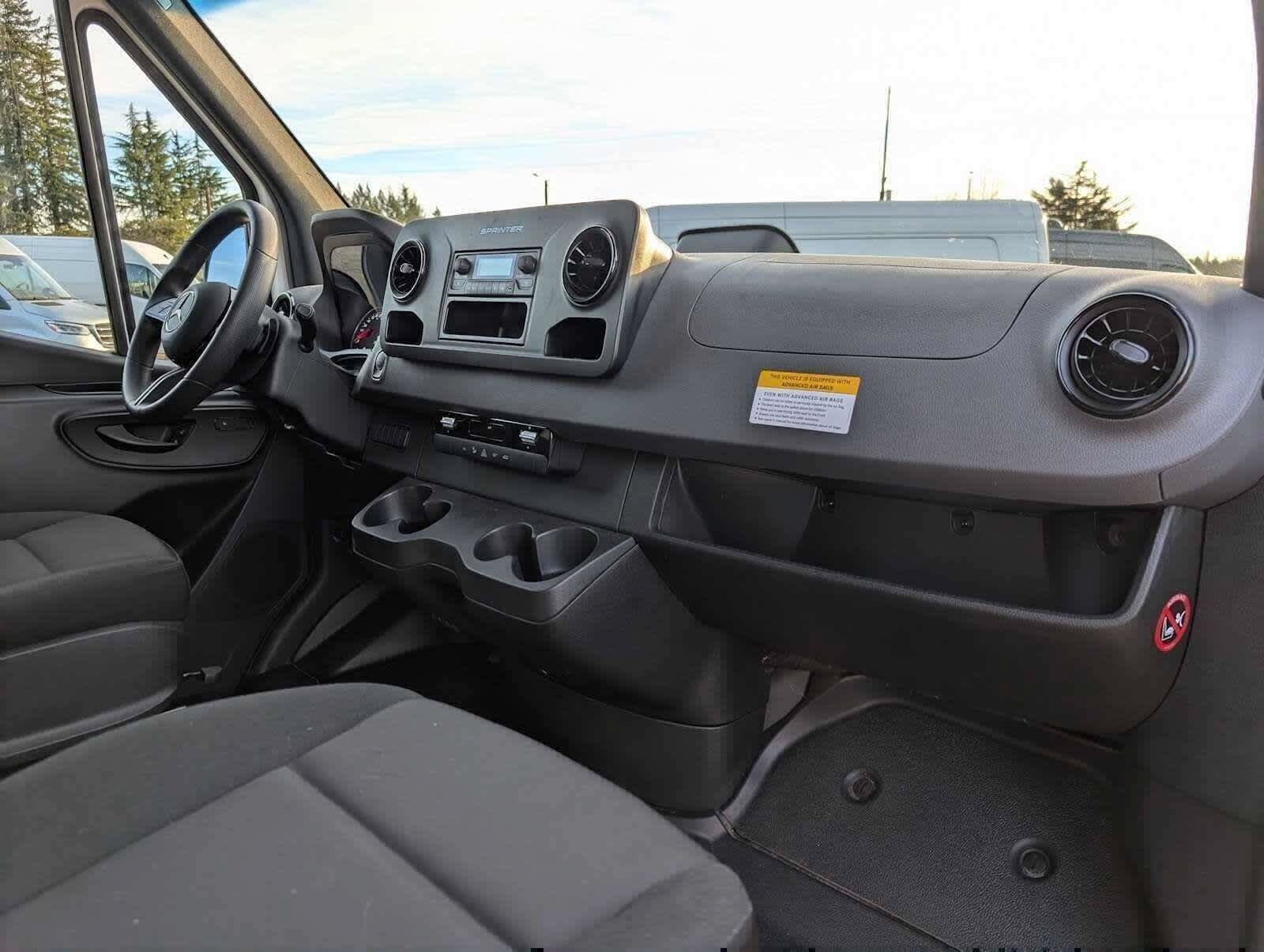 Used 2025 Mercedes-Benz Sprinter 2500 image 13