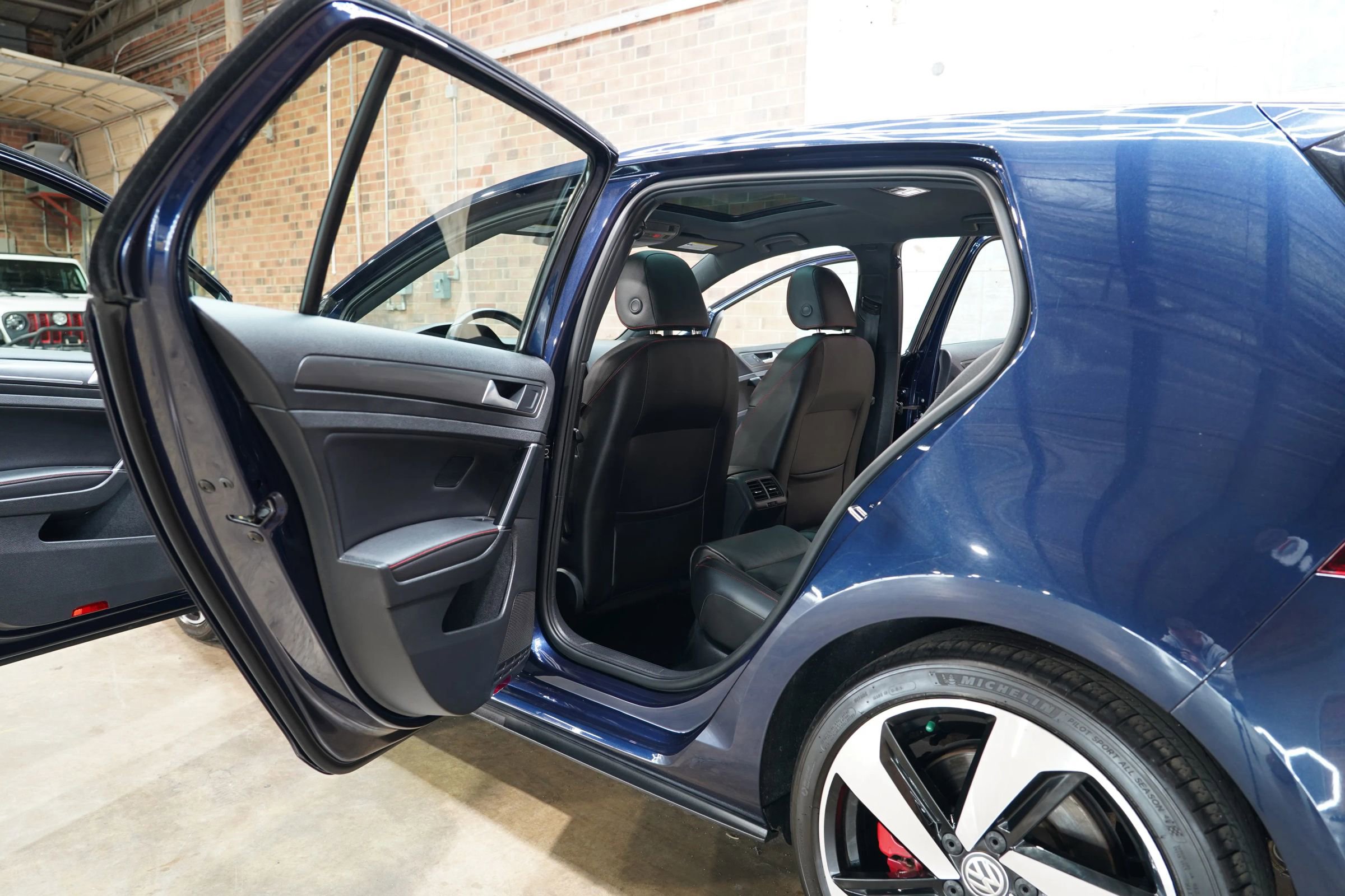 Used 2018 Volkswagen GTI SE w/ SE Leather Package image 40