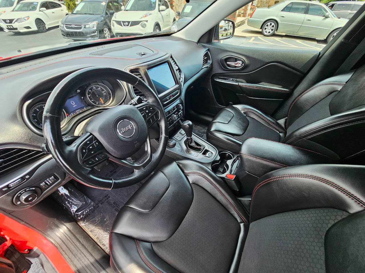 Used 2019 Jeep Cherokee Trailhawk w/ Cold Weather Group image 13