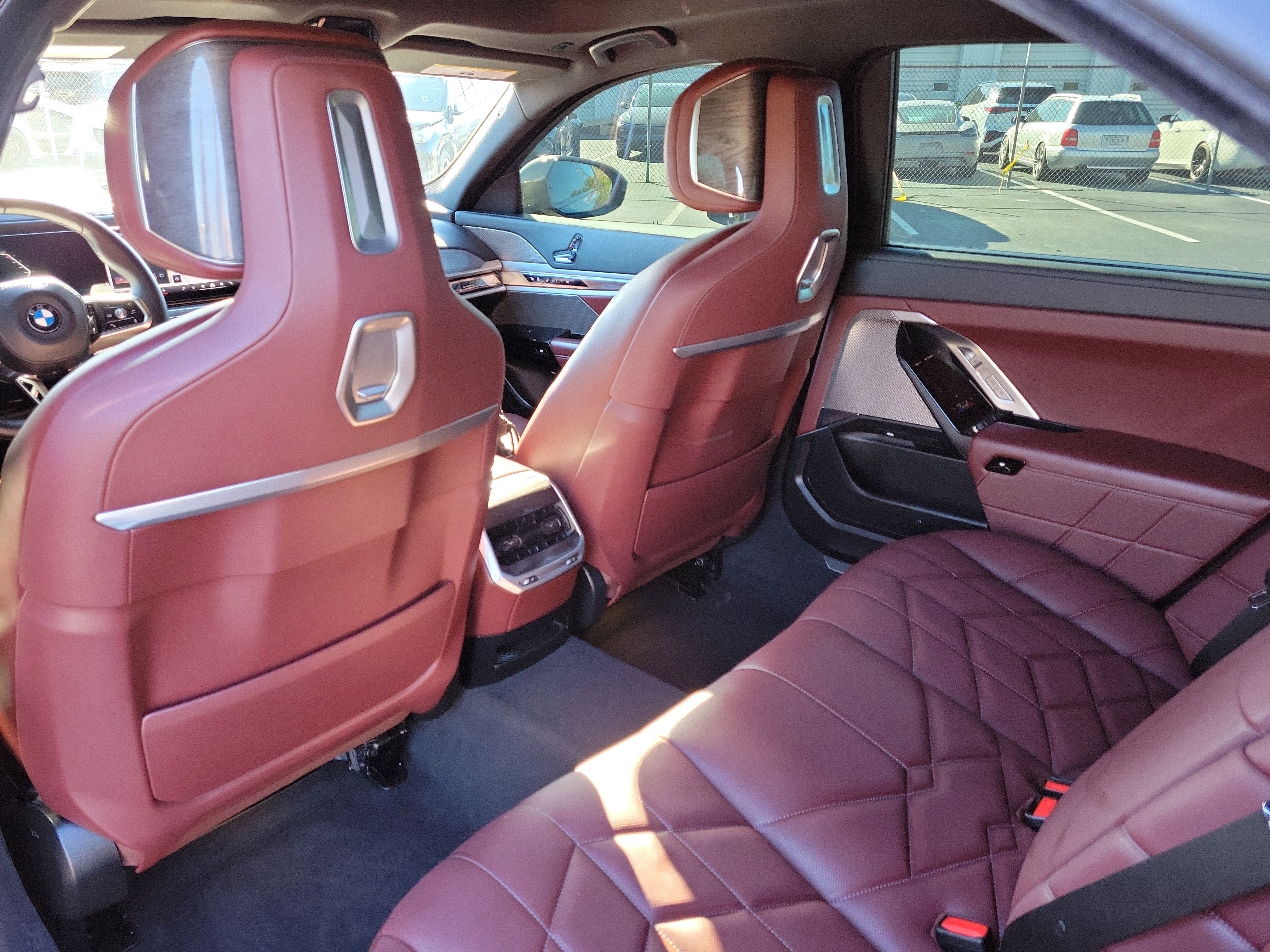 Used 2023 BMW 740i image 11