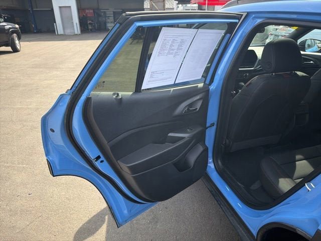 Used 2024 Chevrolet Trax RS w/ Sunroof Package FWD image 25