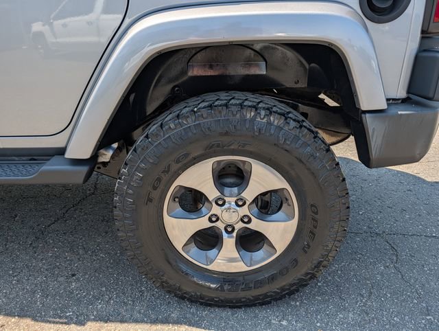 Used 2017 Jeep Wrangler Unlimited Sahara w/ Connectivity Group AWD/4WD image 4