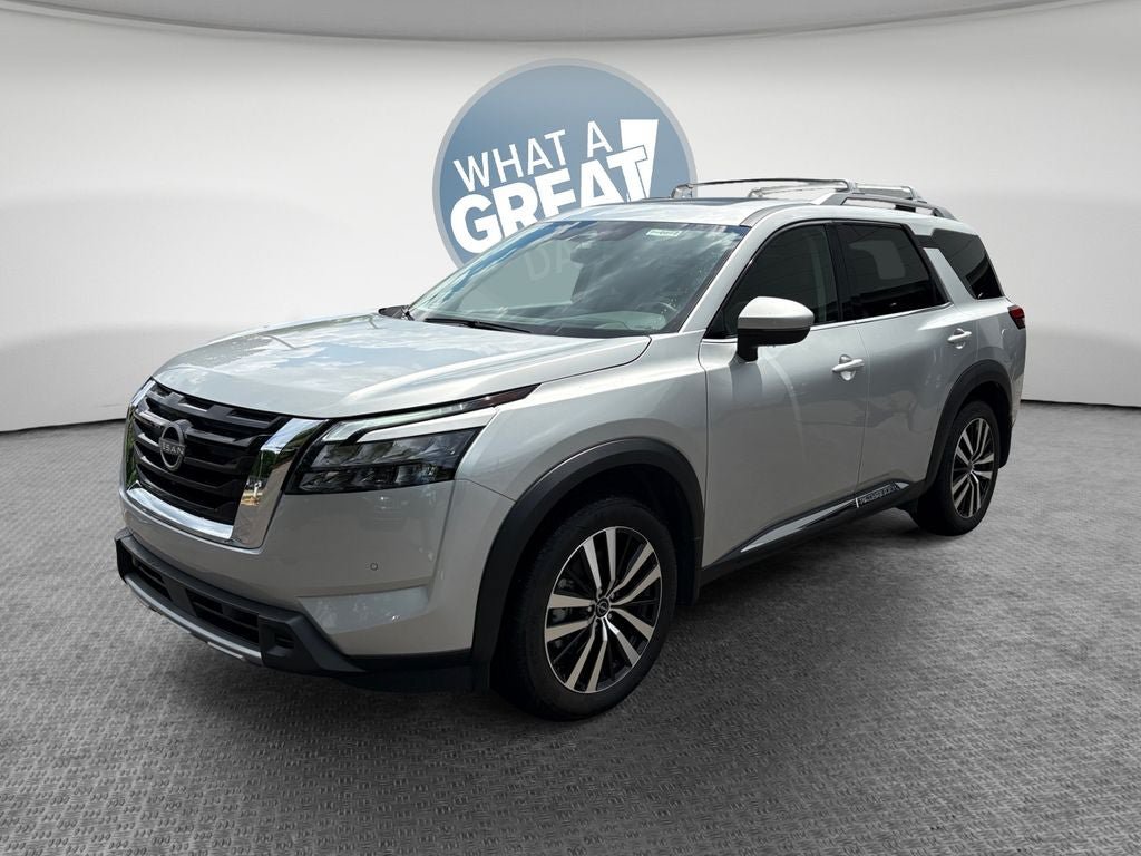 Used 2025 Nissan Pathfinder Platinum FWD image 8