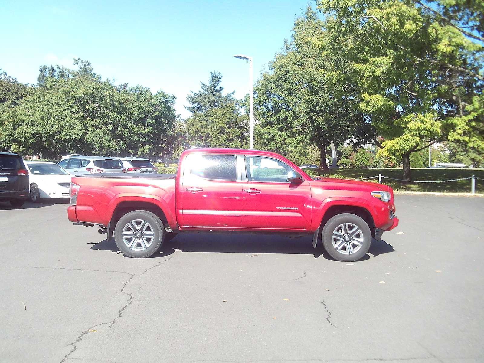 Used 2016 Toyota Tacoma Limited w/ Towing Package AWD/4WD image 6