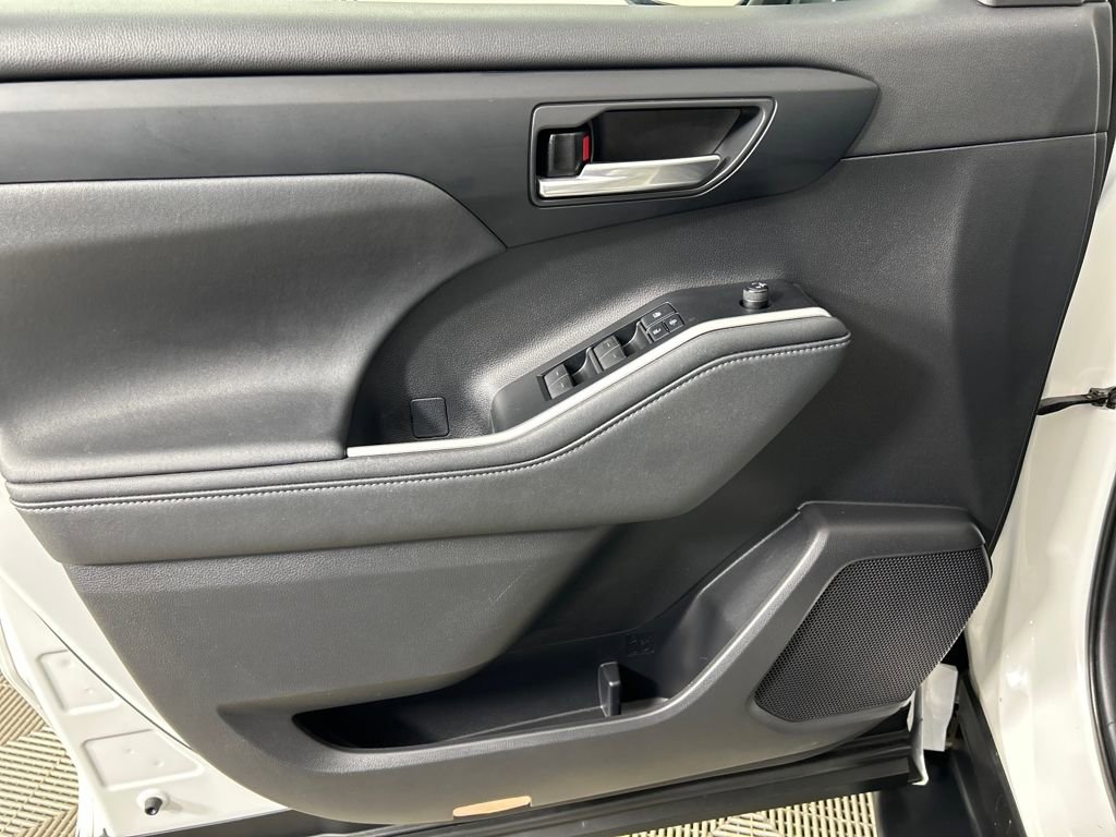 Used 2021 Toyota Highlander XLE image 10