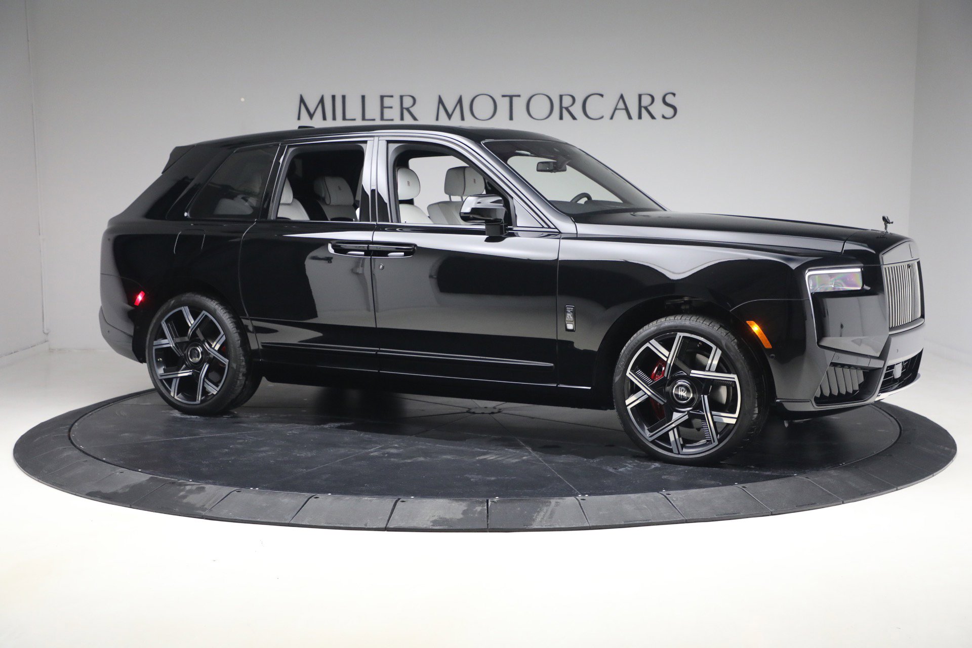 Certified 2025 Rolls-Royce Cullinan Black Badge image 11