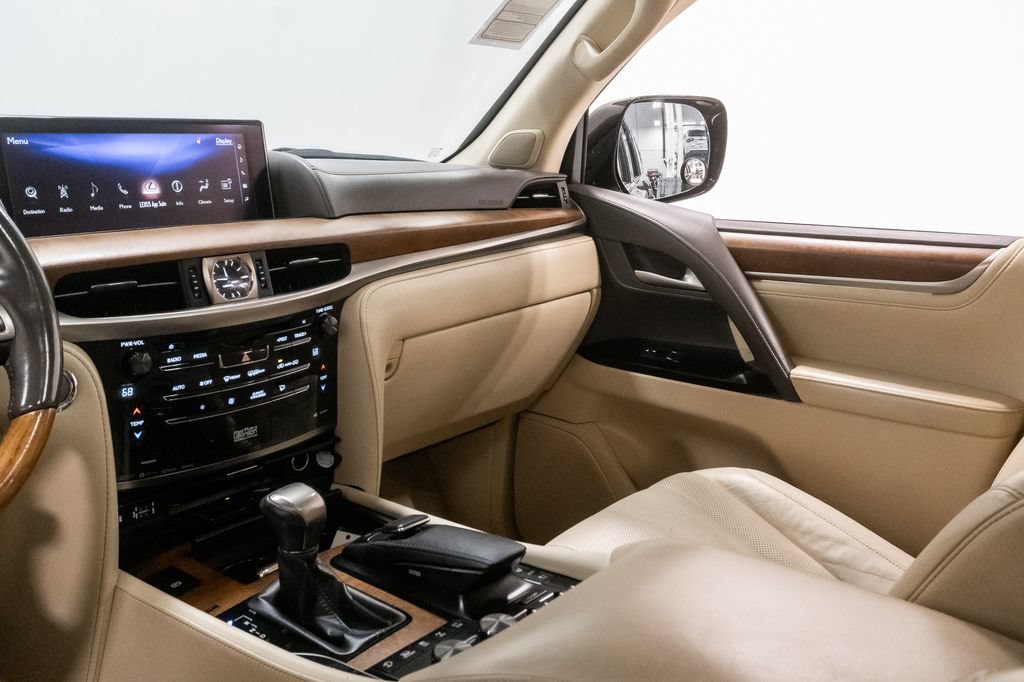 Used 2017 Lexus LX 570 4WD w/ Luxury Package image 12