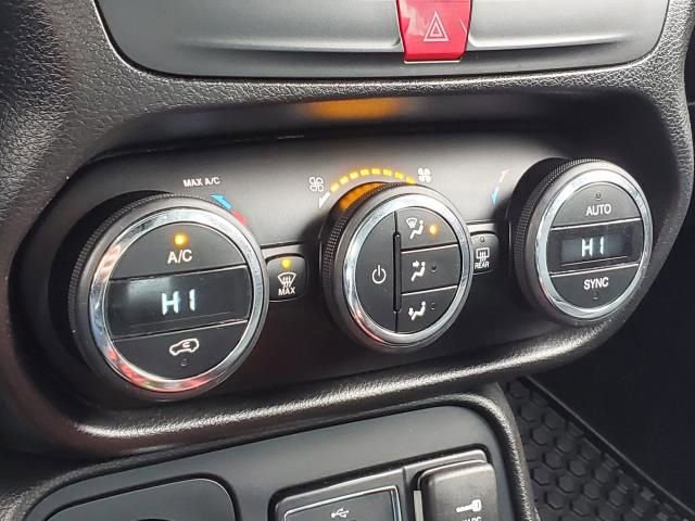 Used 2016 Jeep Renegade Trailhawk image 25