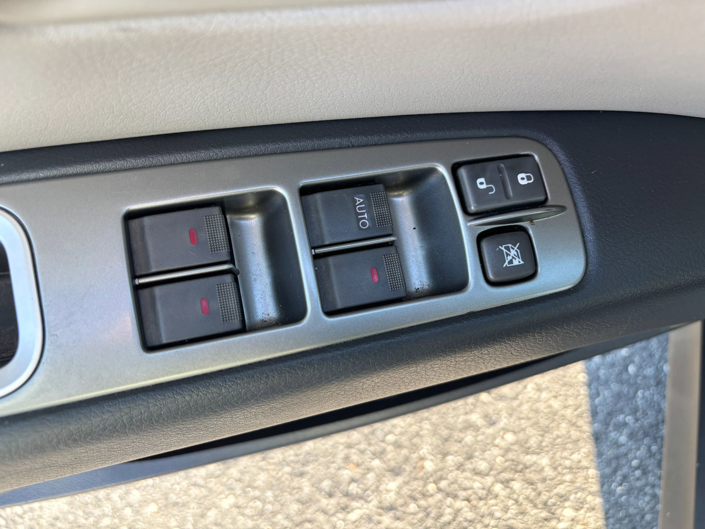 Used 2011 Subaru Tribeca Limited w/ PWR Moonroof Pkg image 17