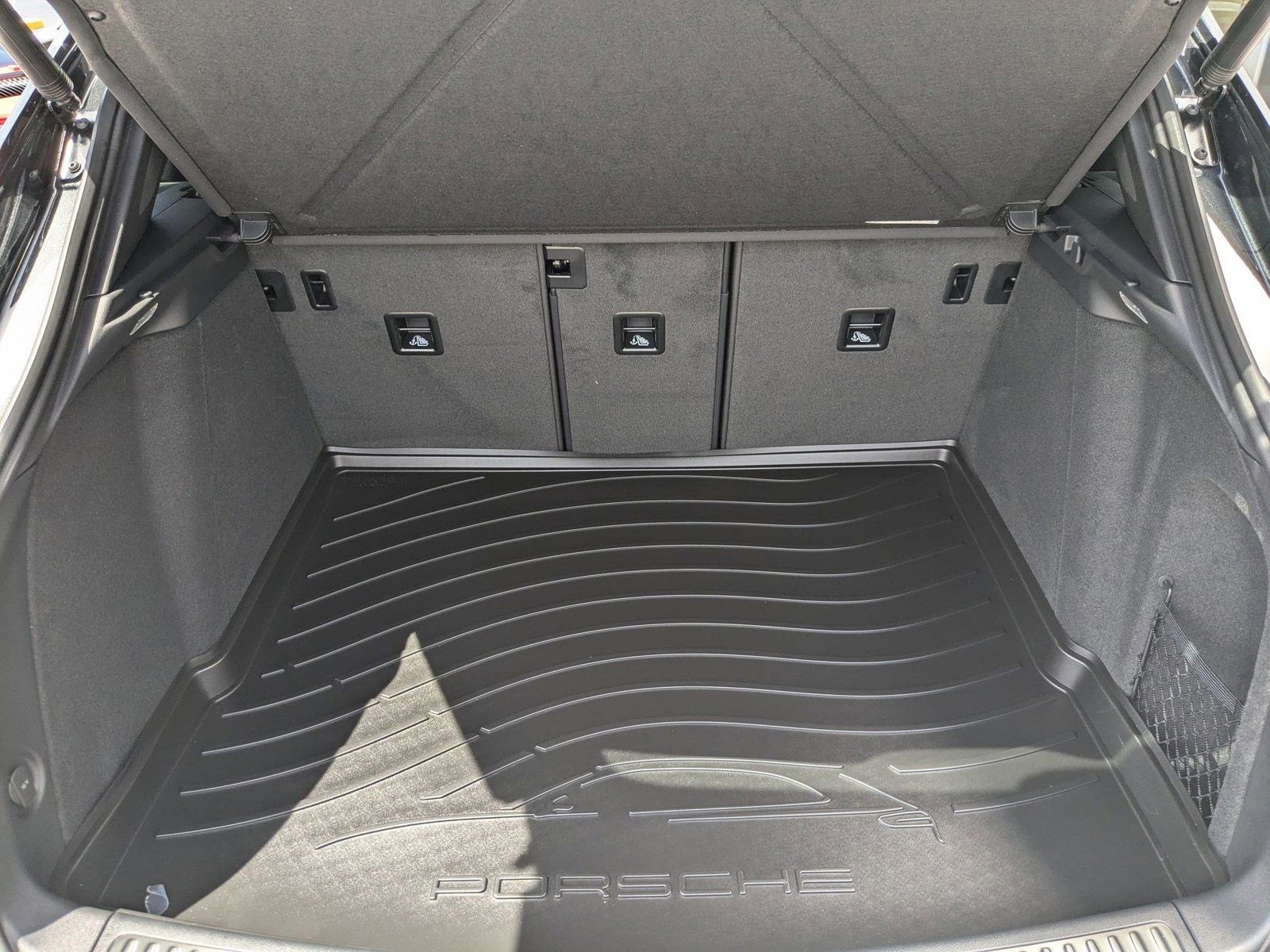 Certified 2025 Porsche Macan image 24