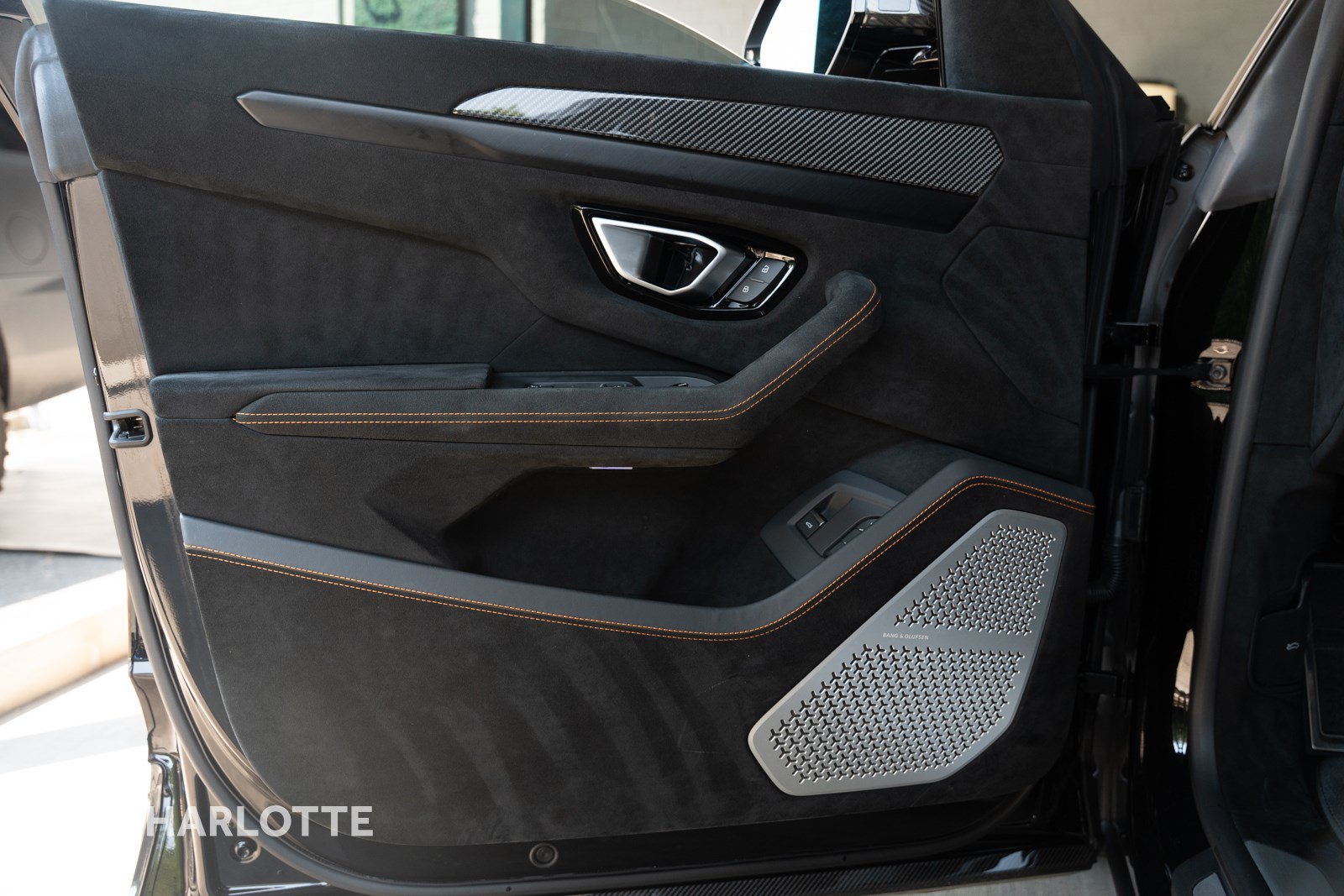 Used 2023 Lamborghini Urus Performante AWD/4WD image 19