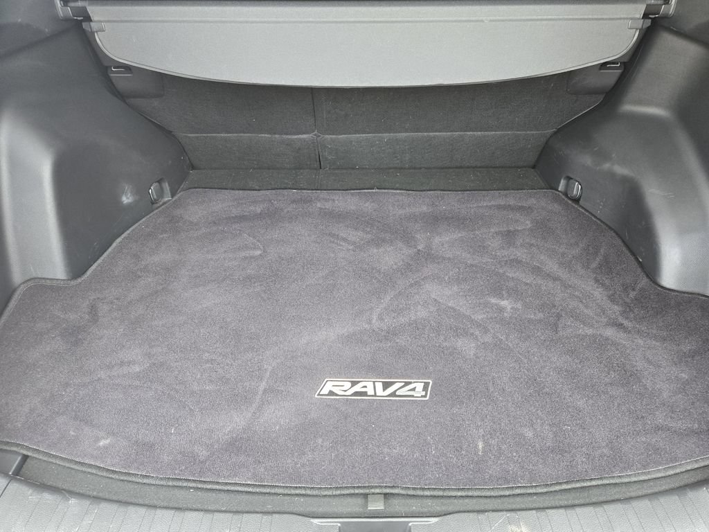 Used 2019 Toyota RAV4 XLE w/ Convenience Package FWD image 31